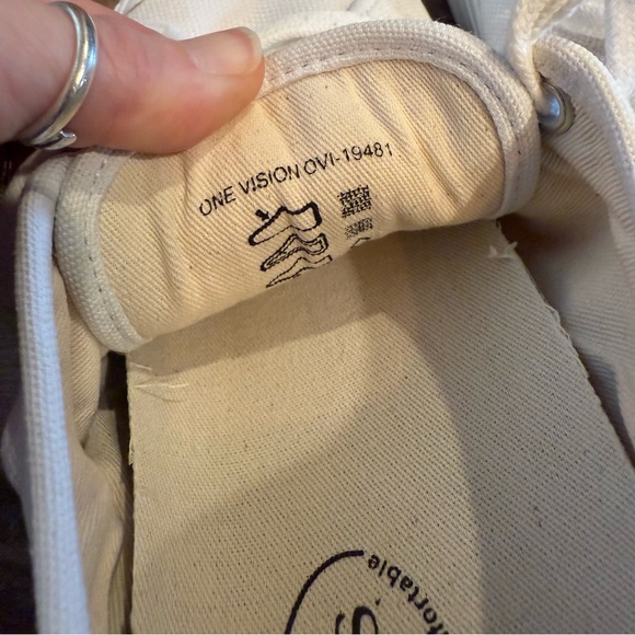 Taos Footwear One Vision White Canvas Sneakers Size 9 - Picture 8 of 9
